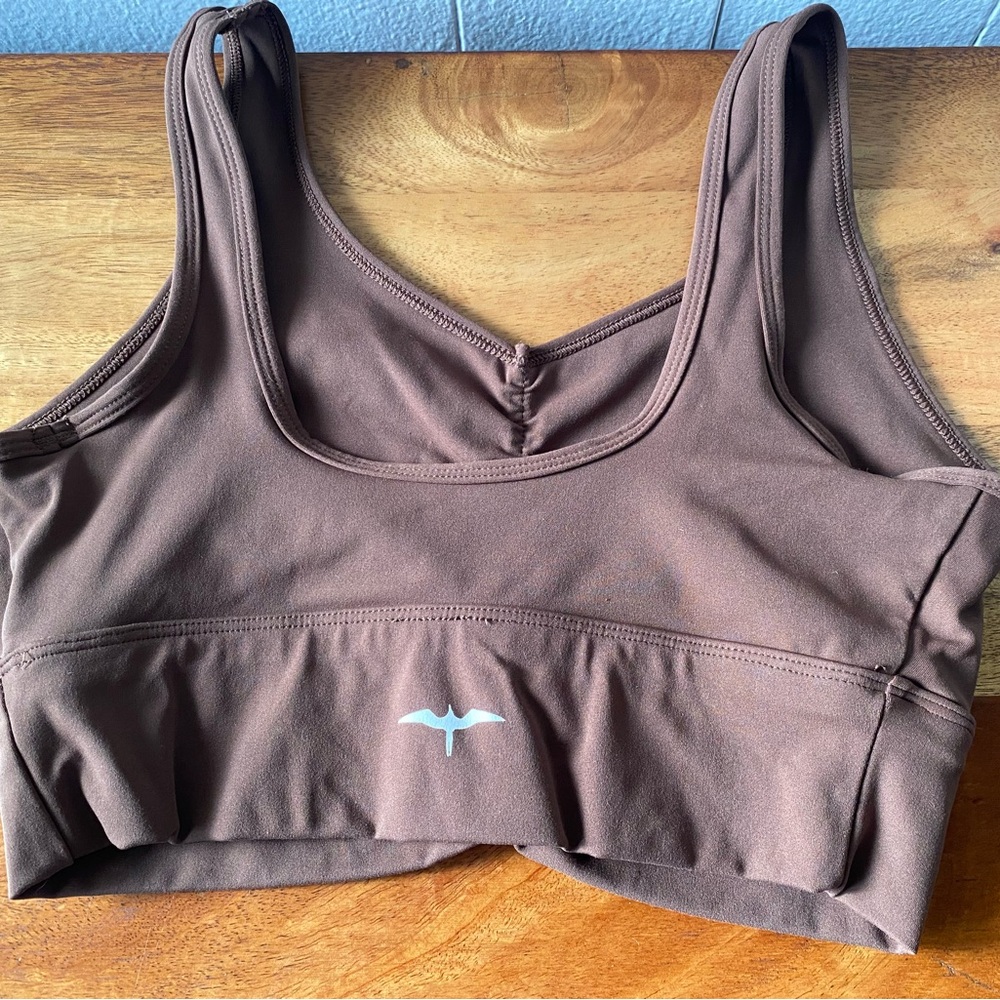 The Iwa company pili scrunch top in dark roast